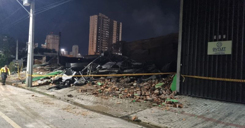 Operação mobilizou 23 bombeiros e utilizou aproximadamente 120 mil litros de água - CBMSC/Divulgação/ND Mais