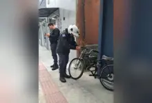 Bicicleta motorizada capaz de atingir 110 km/h é removida em Balneário Camboriú