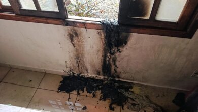 Cortina pega fogo e homem sofre queimaduras em casa de Camboriú