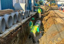 Rua Miguel Matte recebe obra de drenagem para ampliar vazão da água da chuva no Bairro Pioneiros