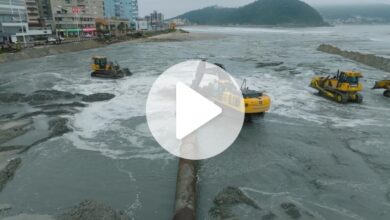 Praia que 'quase desaparece' tem 60% do alargamento concluído em oito dias em SC